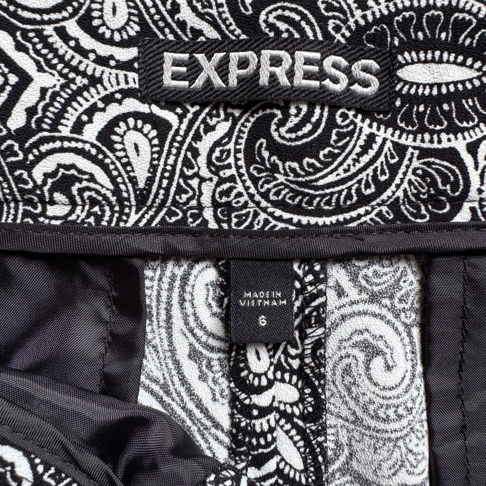 Express Black and White Paisley Shorts - Size 6 - Picture 7 of 14